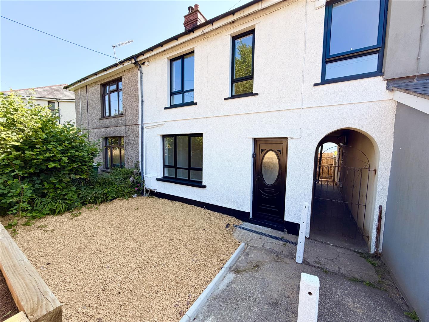 Flat Heolddu Crescent in Bargoed