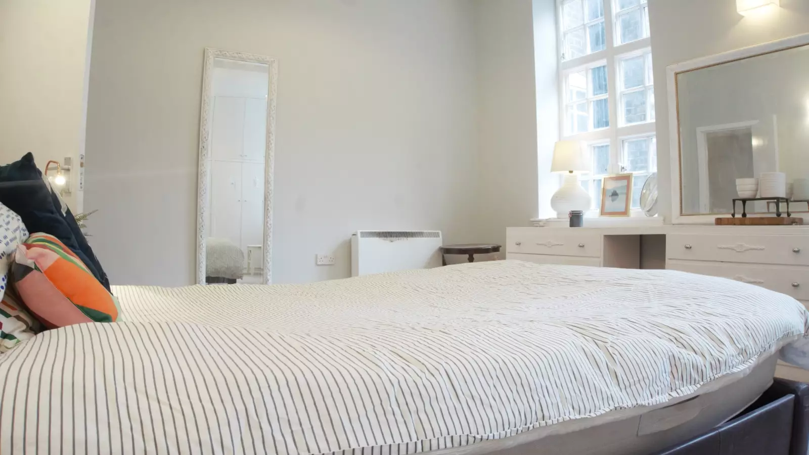 Room Parry Road in City of Westminster