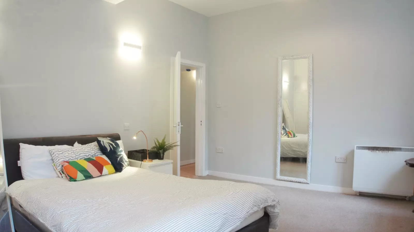 Room Parry Road in City of Westminster