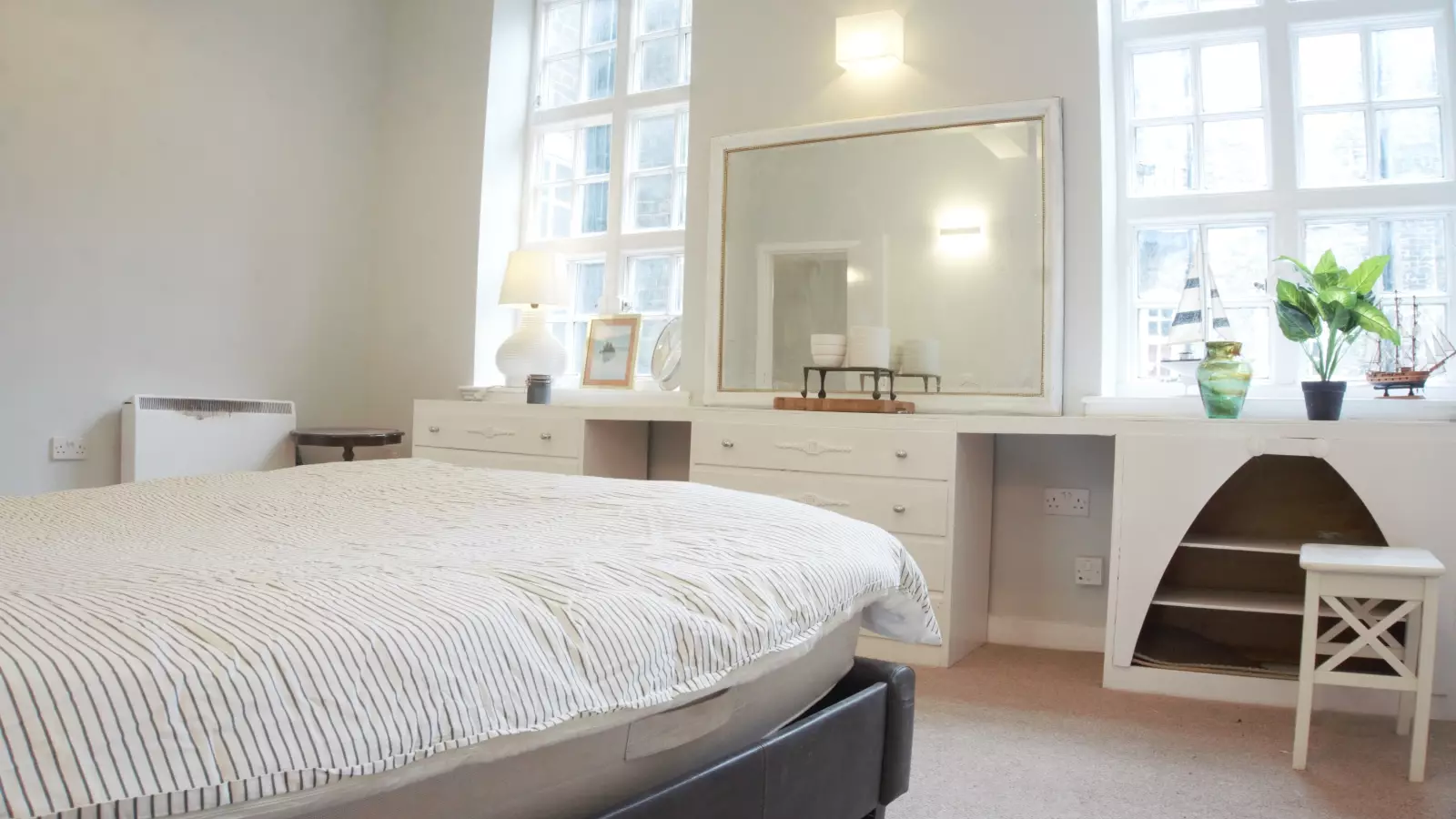 Room Parry Road in City of Westminster