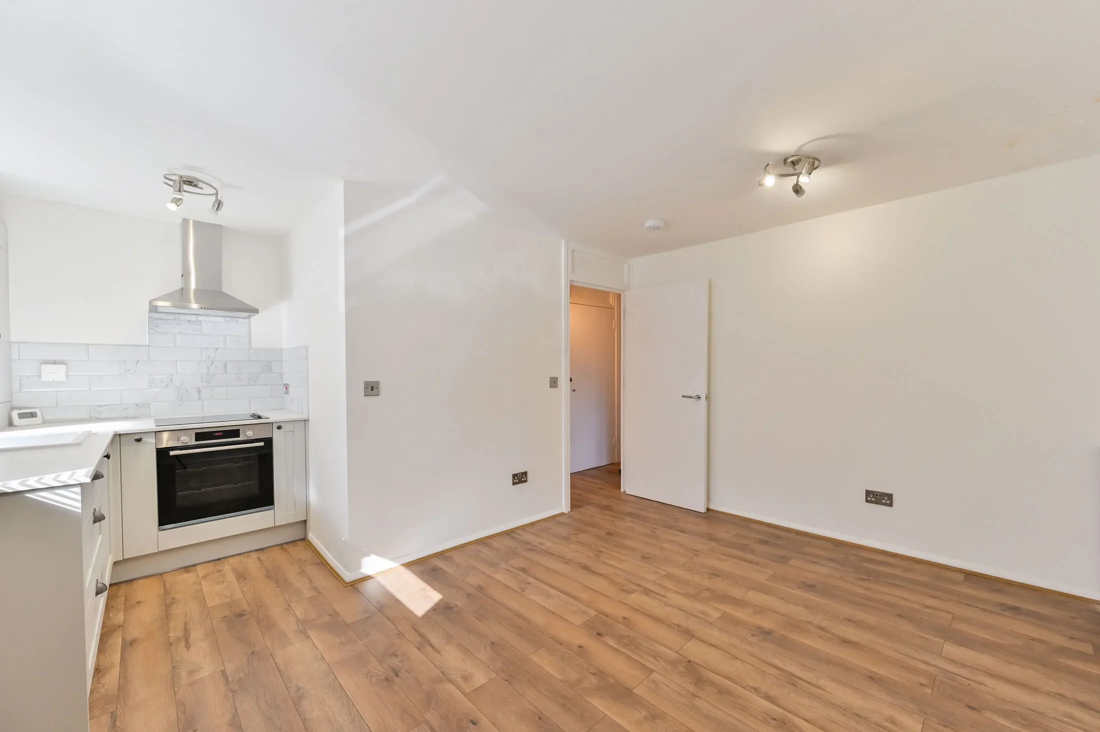Flat Heath Road in Greater London