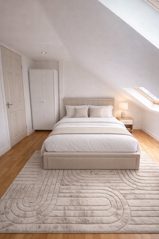 Room St Albans Avenue in Greater London