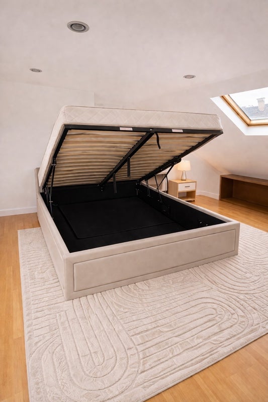 Room St Albans Avenue in Greater London