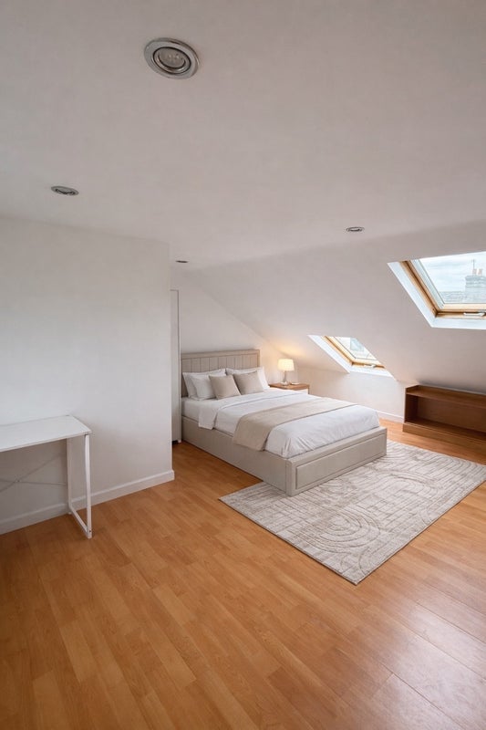 Room St Albans Avenue in Greater London