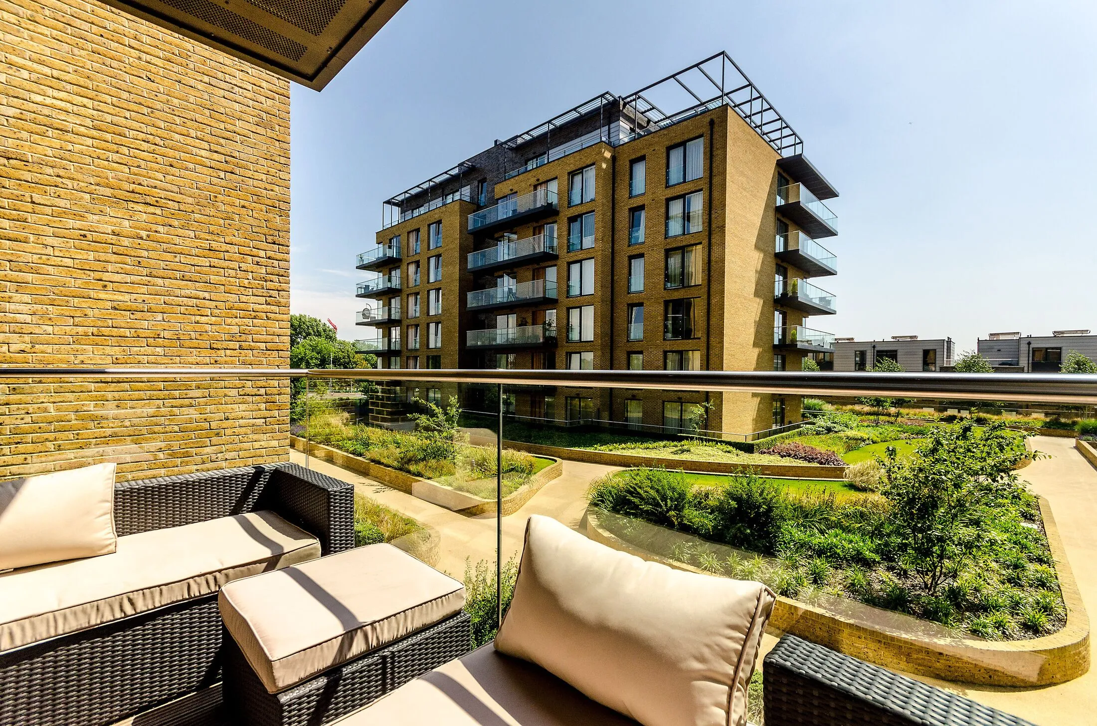 Flat Ravens Way in Greater London