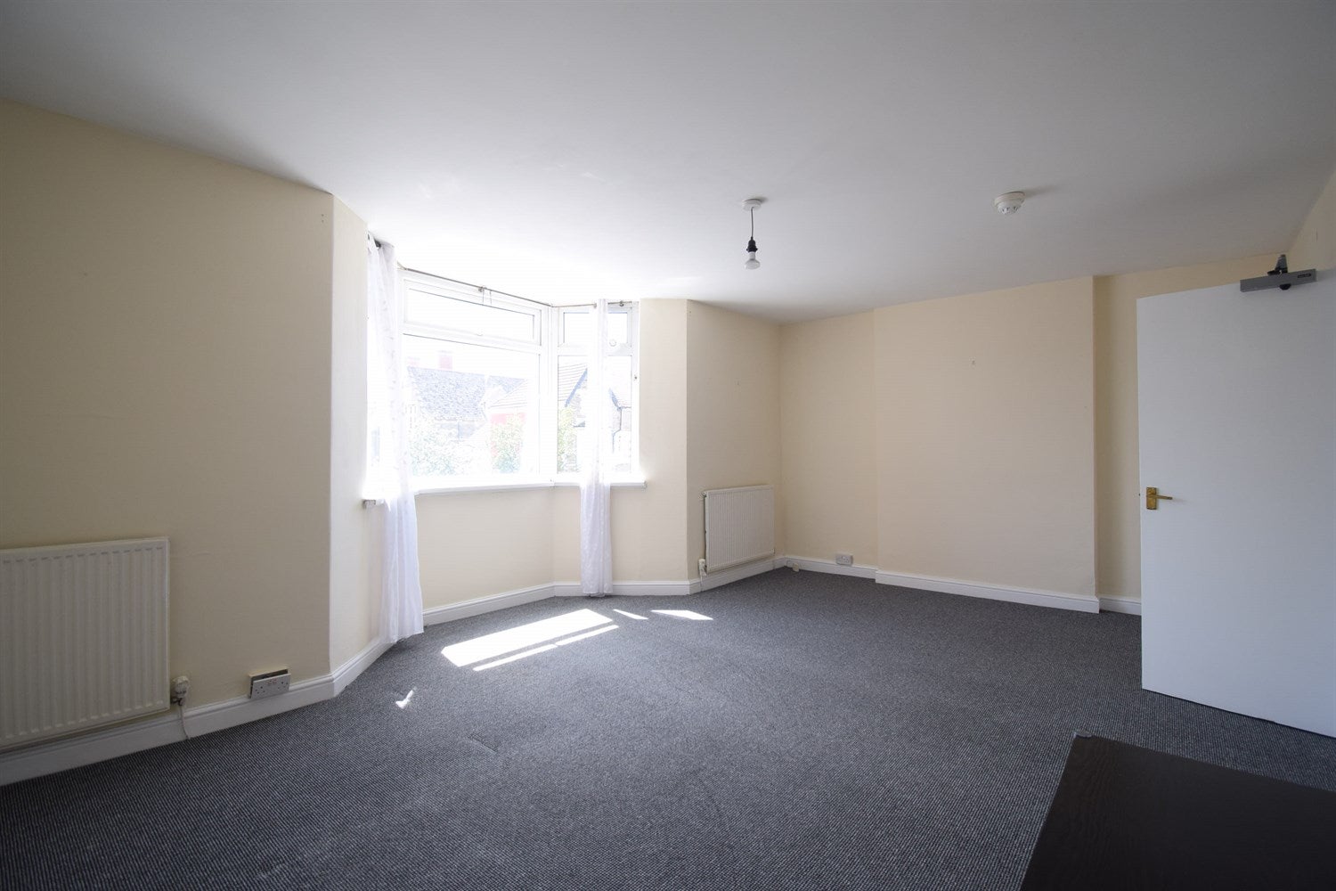 Flat Cowbridge Road East in Cardiff County