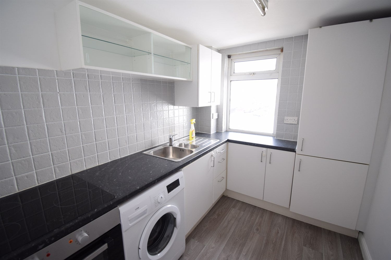 Flat Cowbridge Road East in Cardiff County