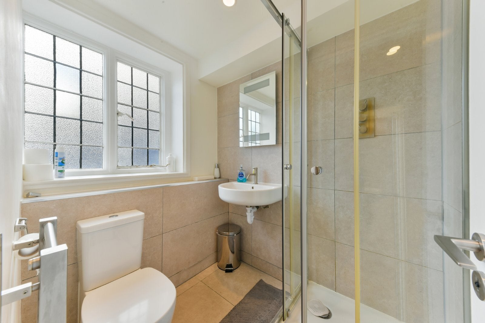 Room Vauxhall Bridge Road in City of Westminster
