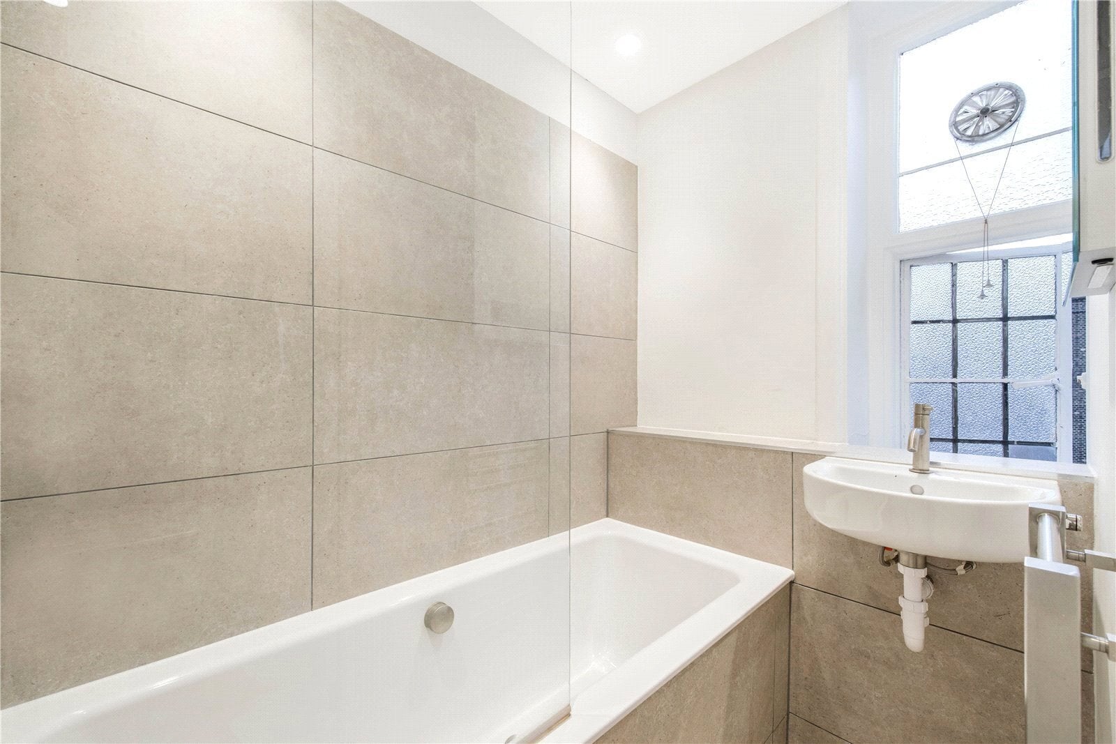 Room Vauxhall Bridge Road in City of Westminster