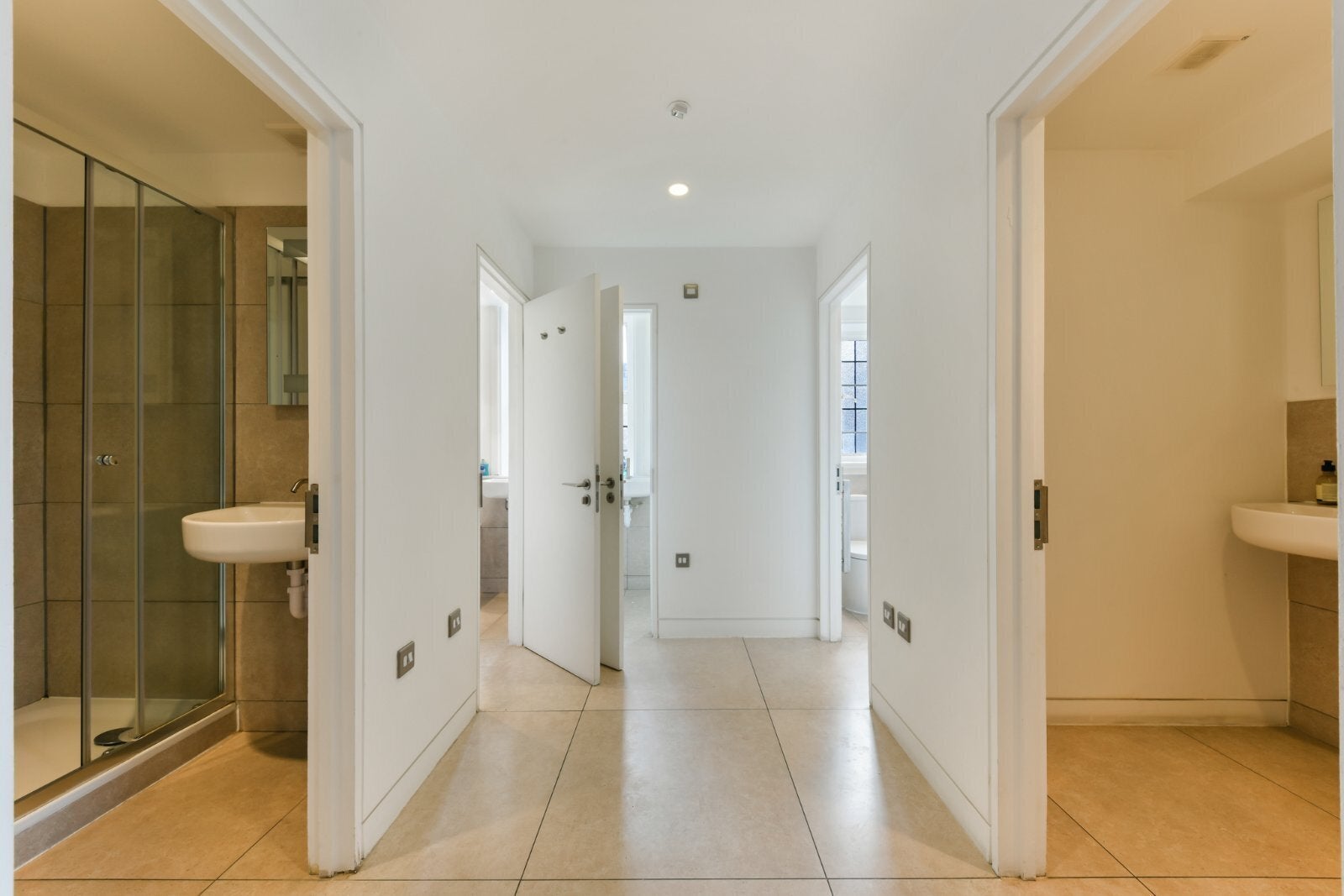 Room Vauxhall Bridge Road in City of Westminster