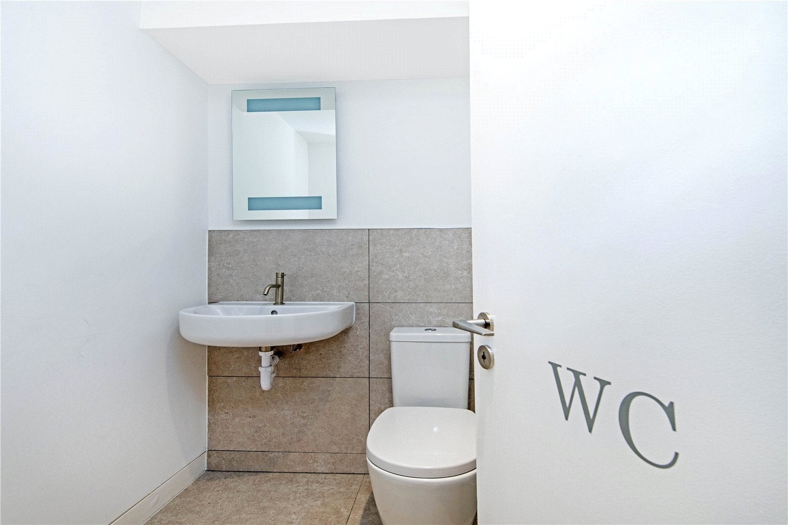 Room Vauxhall Bridge Road in City of Westminster