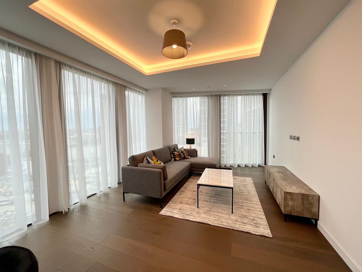 Flat Carnation Way in Greater London