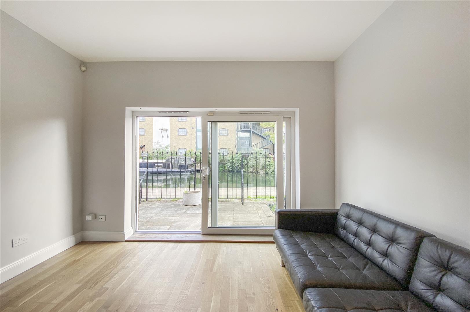 Flat Twig Folly Close in Greater London