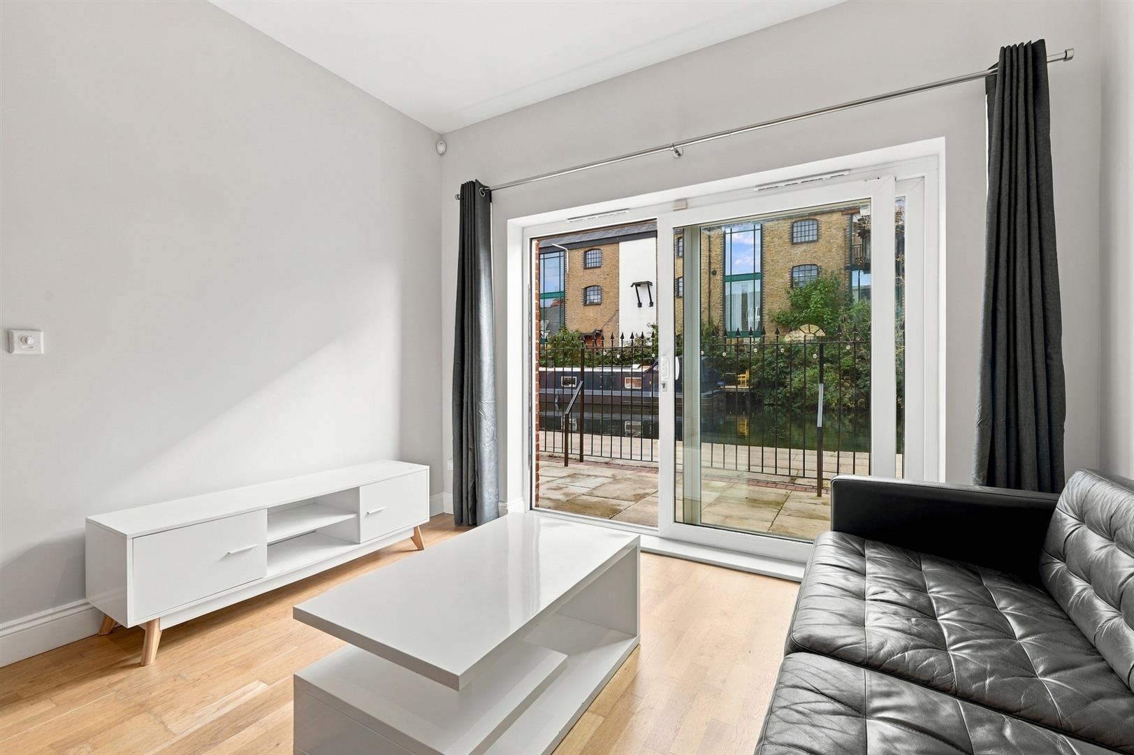 Flat Twig Folly Close in Greater London