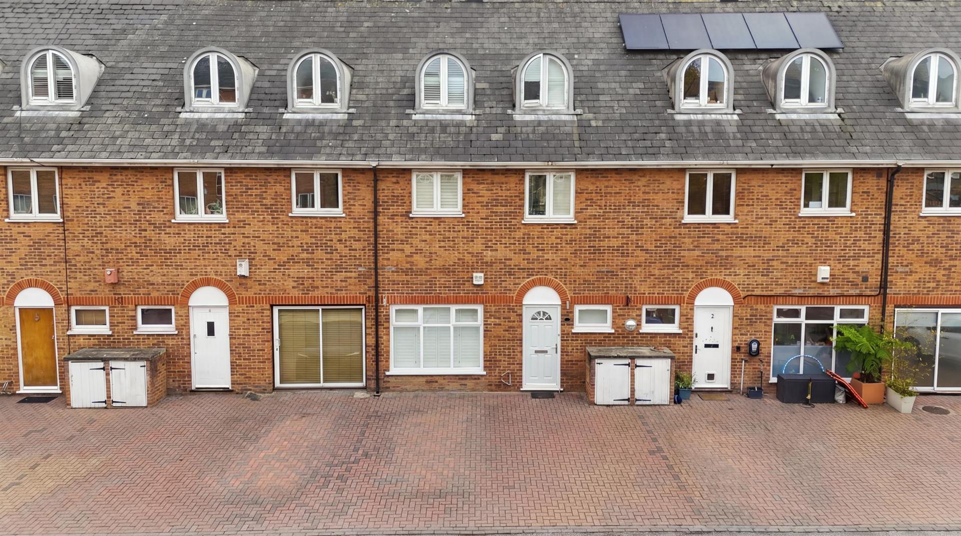 Flat Twig Folly Close in Greater London