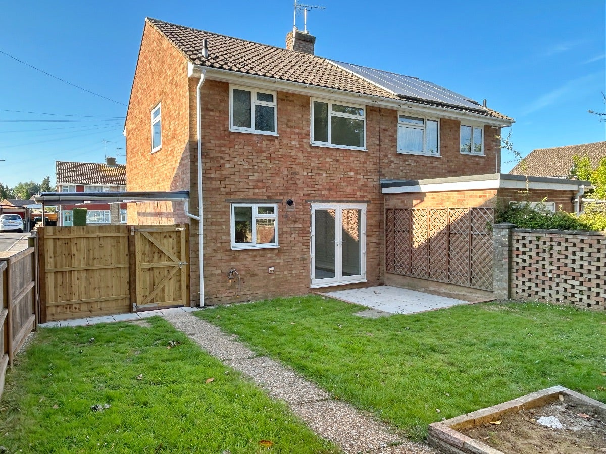 House Okehampton Close in Ashford