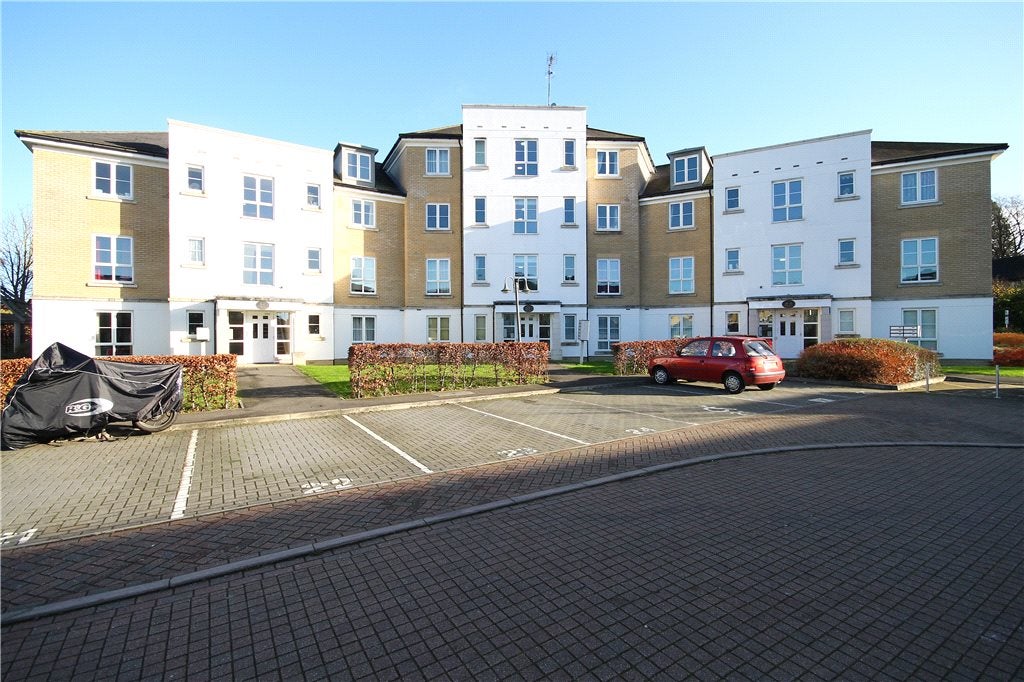 Flat Redding Way in Woking