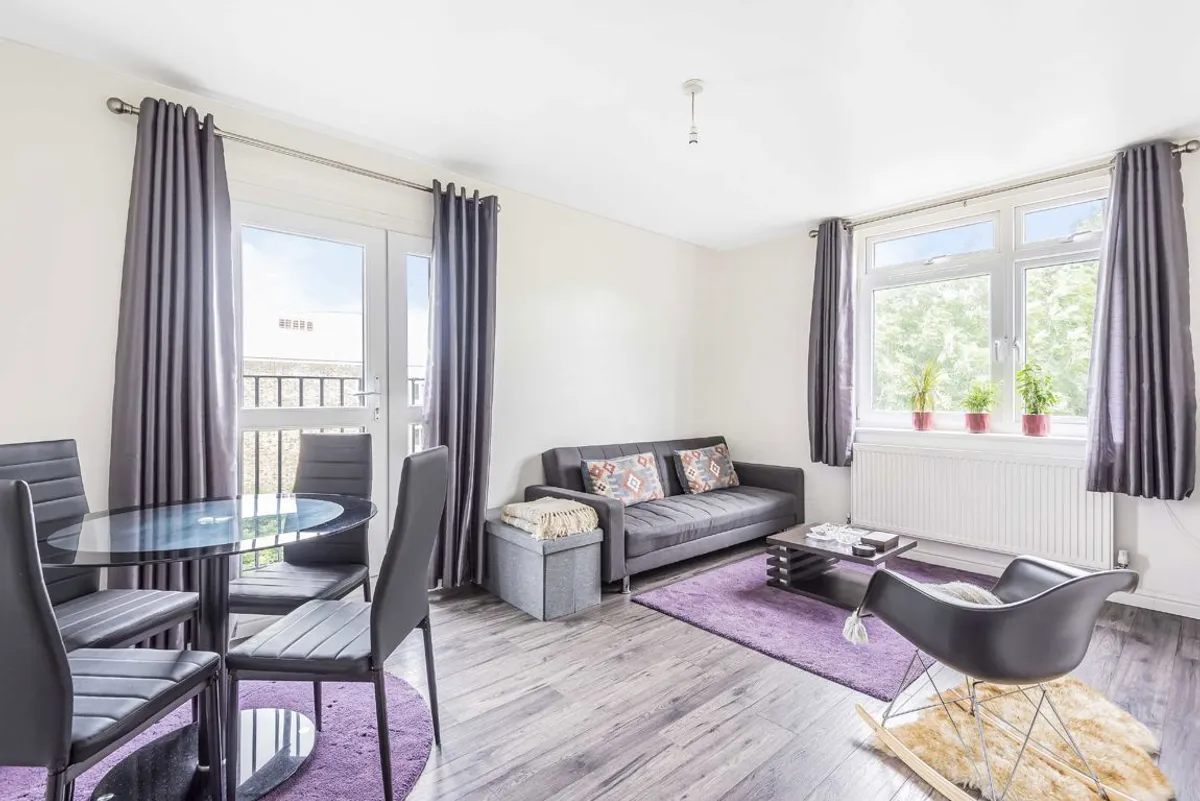Flat Strathdon Drive in Greater London