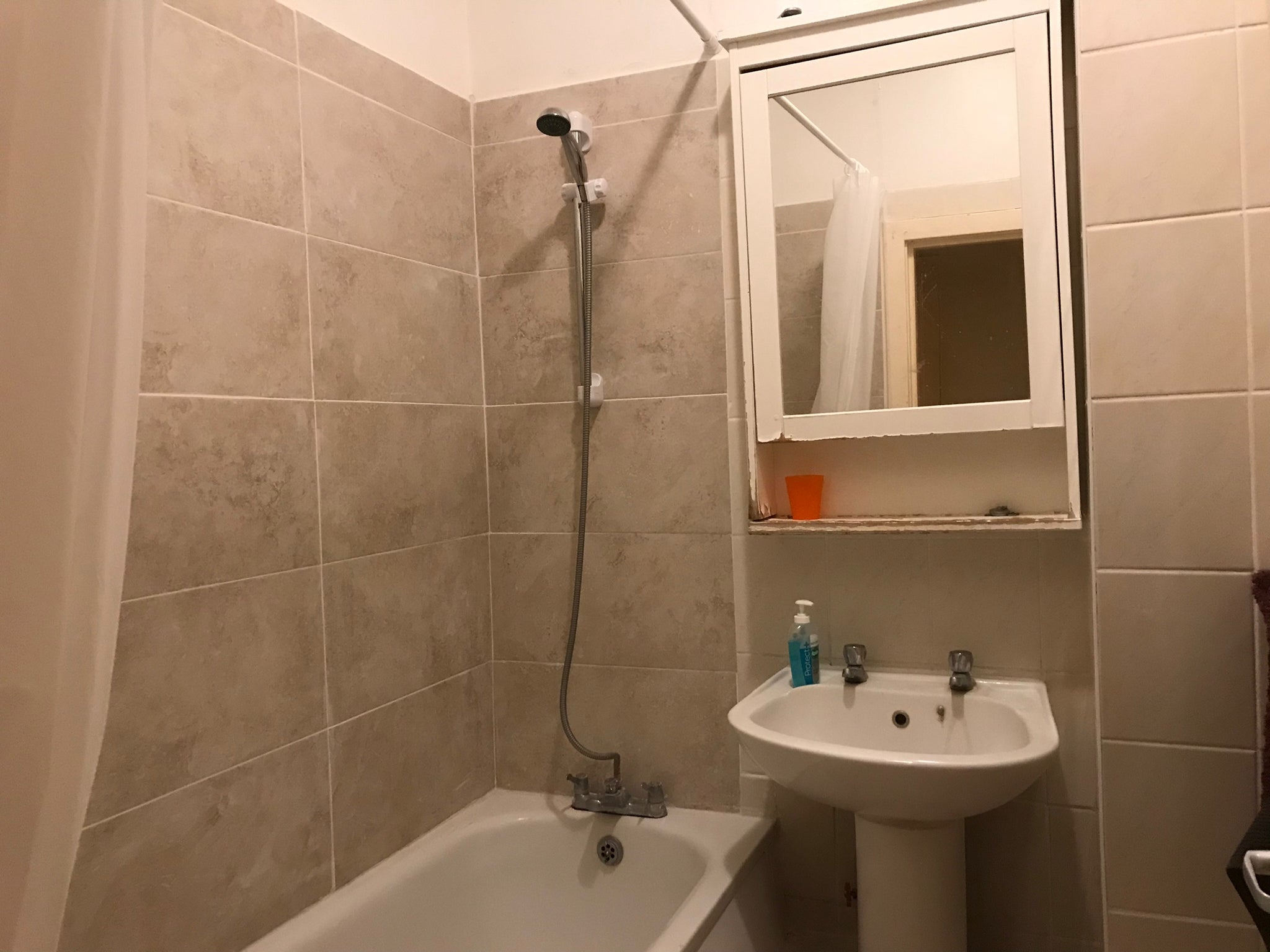 Flat College Place in Greater London