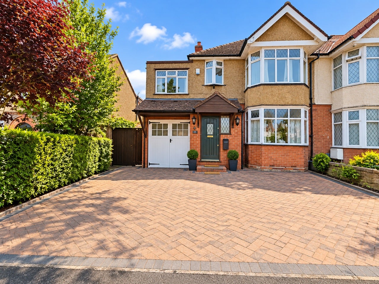 House Montrose Avenue in Luton