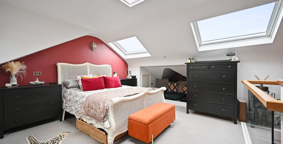 Flat Pembury Road in Greater London