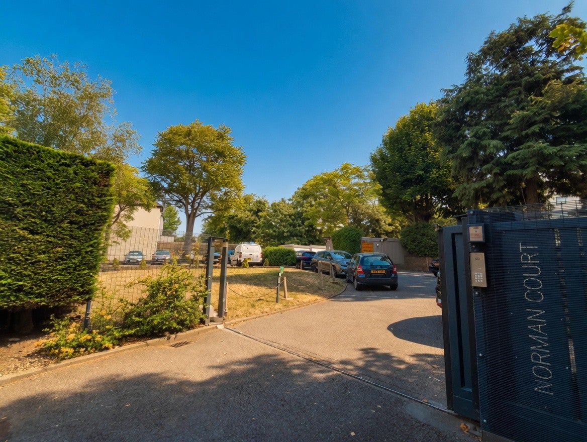 Flat Brinkburn Court in Newcastle upon Tyne