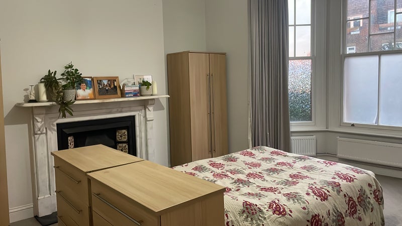 Flat Sternhold Avenue in Greater London