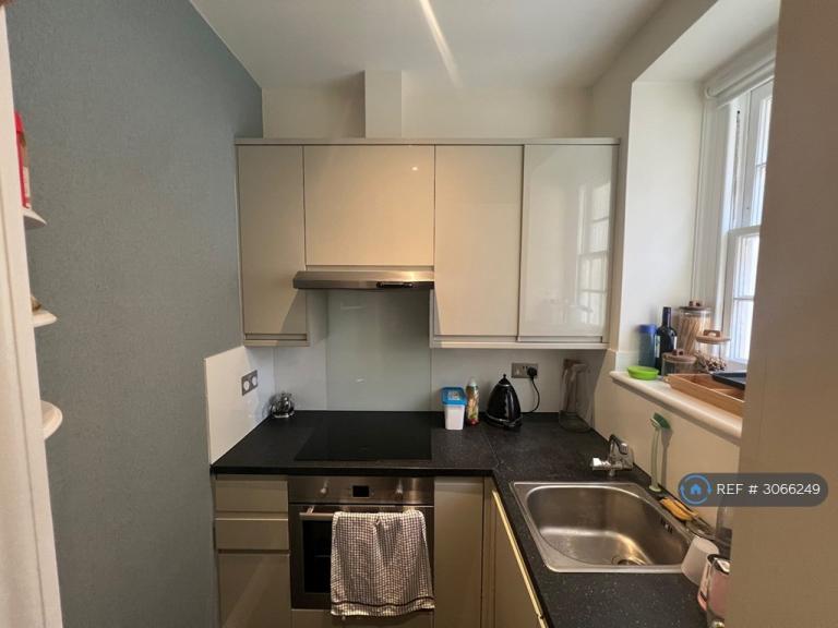 Flat Warwick Square in City of Westminster