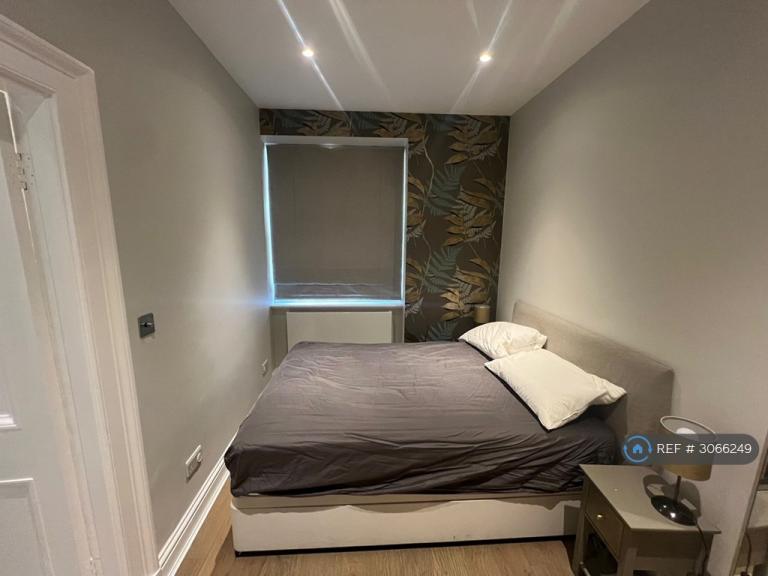 Flat Warwick Square in City of Westminster