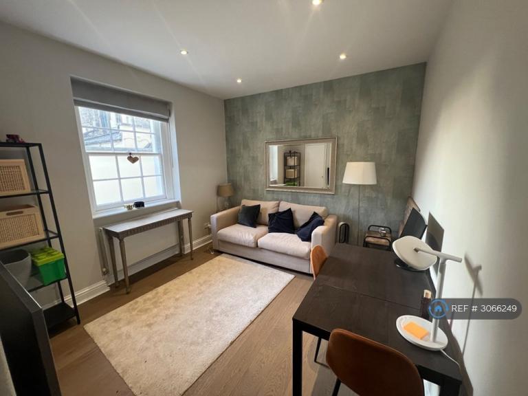 Flat Warwick Square in City of Westminster
