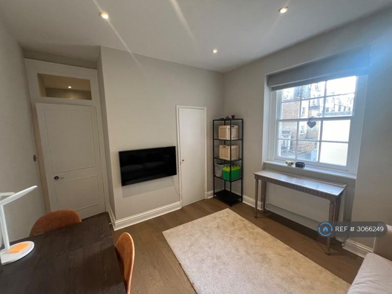Flat Warwick Square in City of Westminster