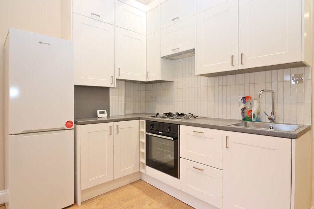 Flat Norbiton Avenue in Greater London