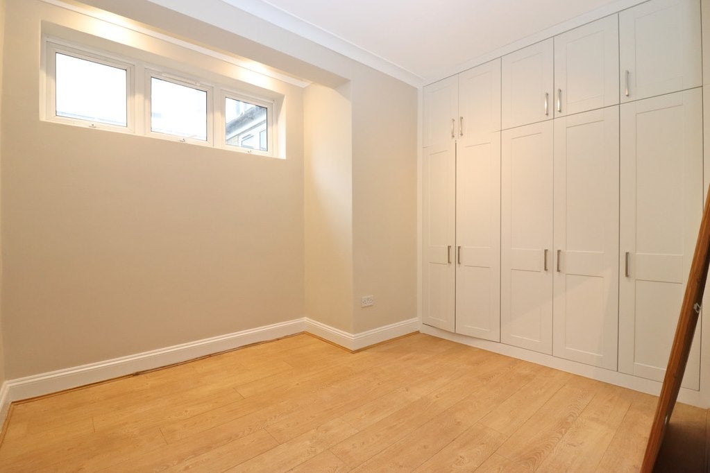 Flat Norbiton Avenue in Greater London