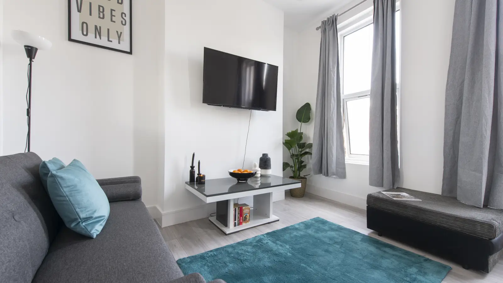 Flat Pelly Road in Greater London