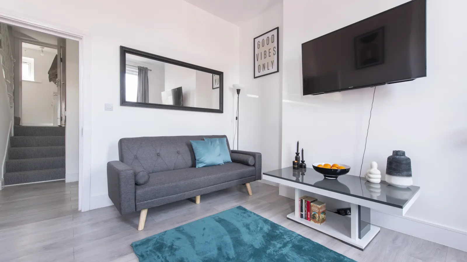 Flat Pelly Road in Greater London