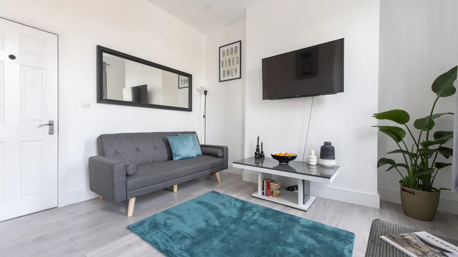Flat Pelly Road in Greater London