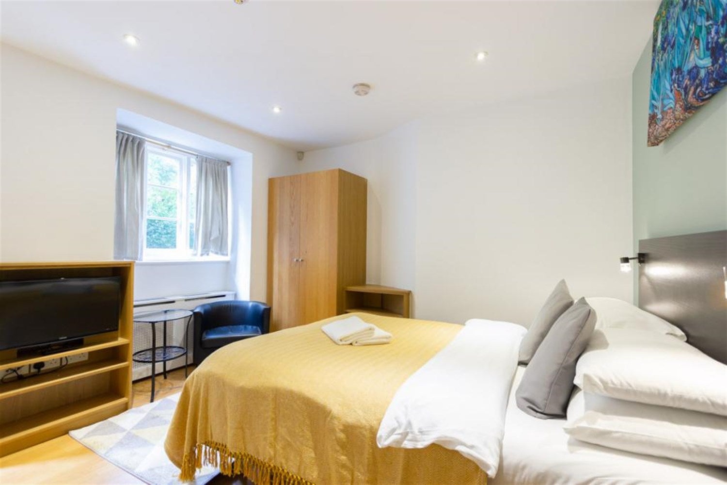 Flat Cartwright Gardens in Greater London