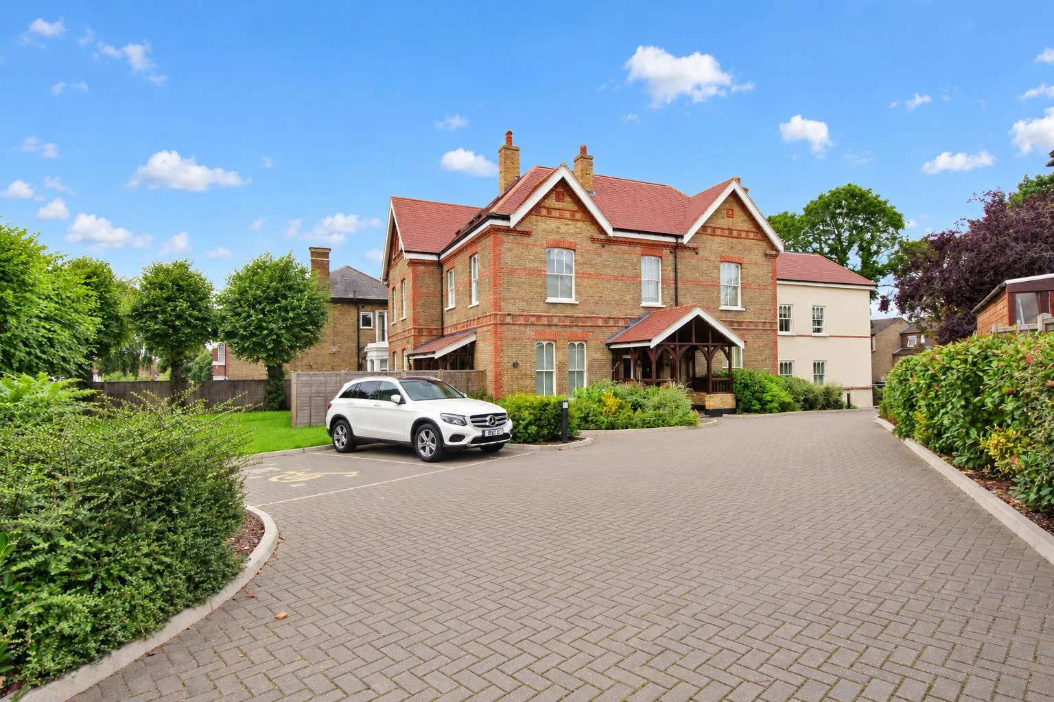 Flat Castlebar Park in Greater London