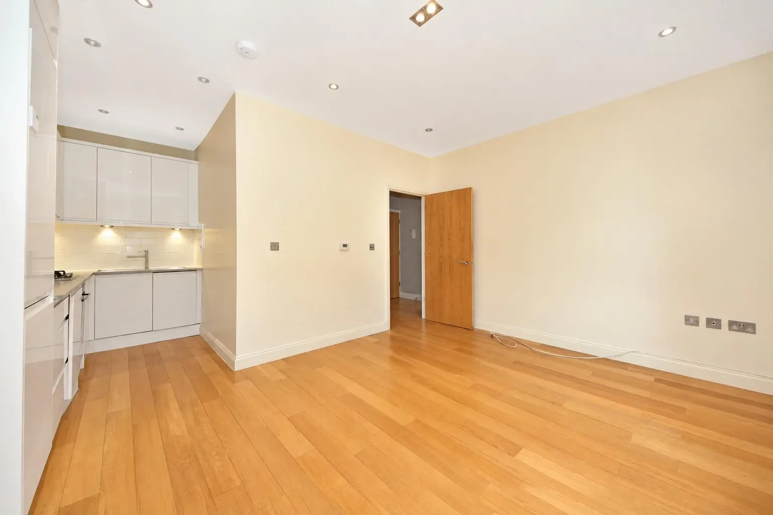 Flat Castlebar Park in Greater London
