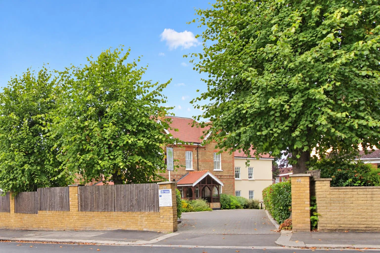 Flat Castlebar Park in Greater London