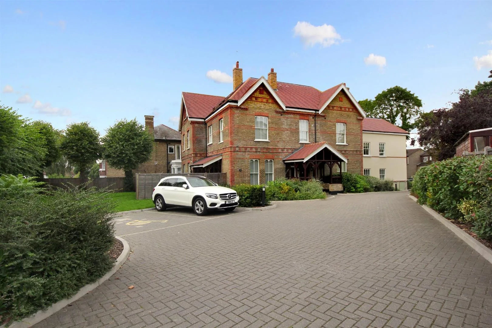 Flat Castlebar Park in Greater London