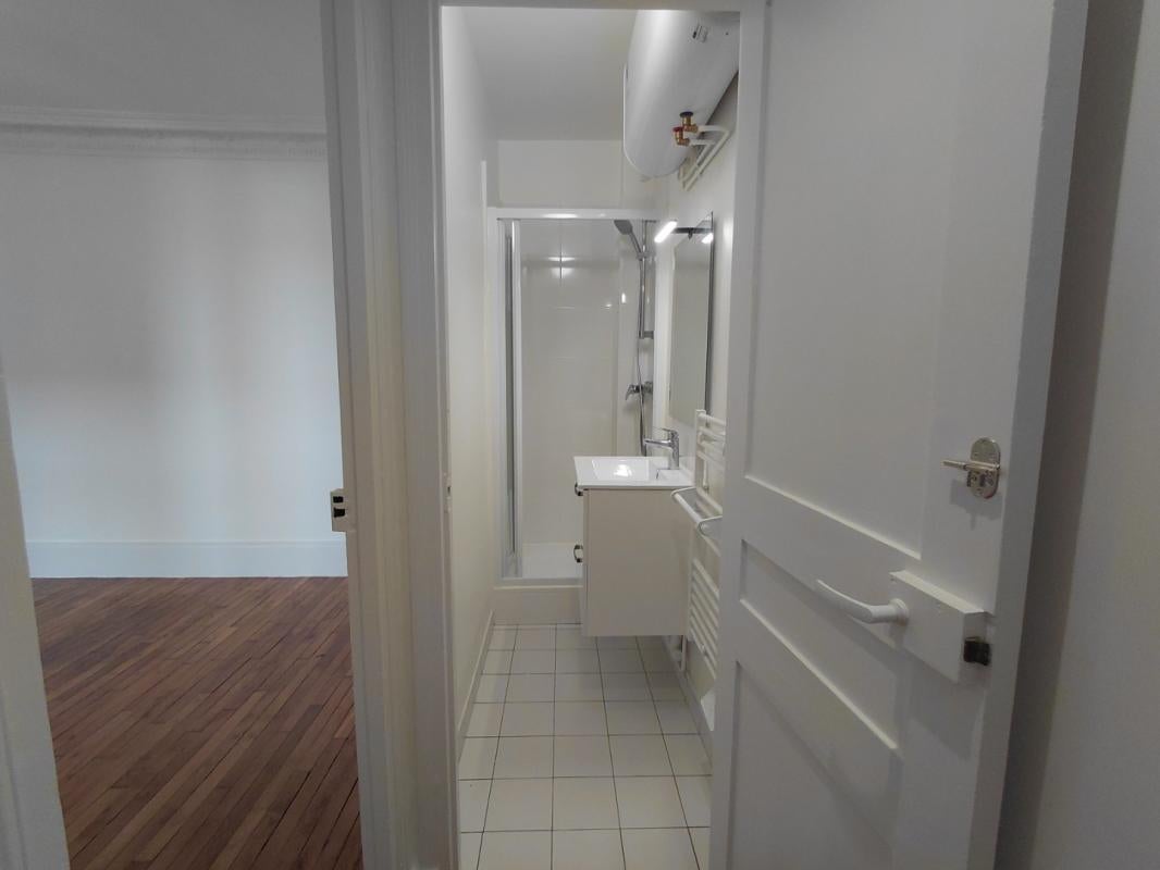 Flat Rue de Capri in Paris