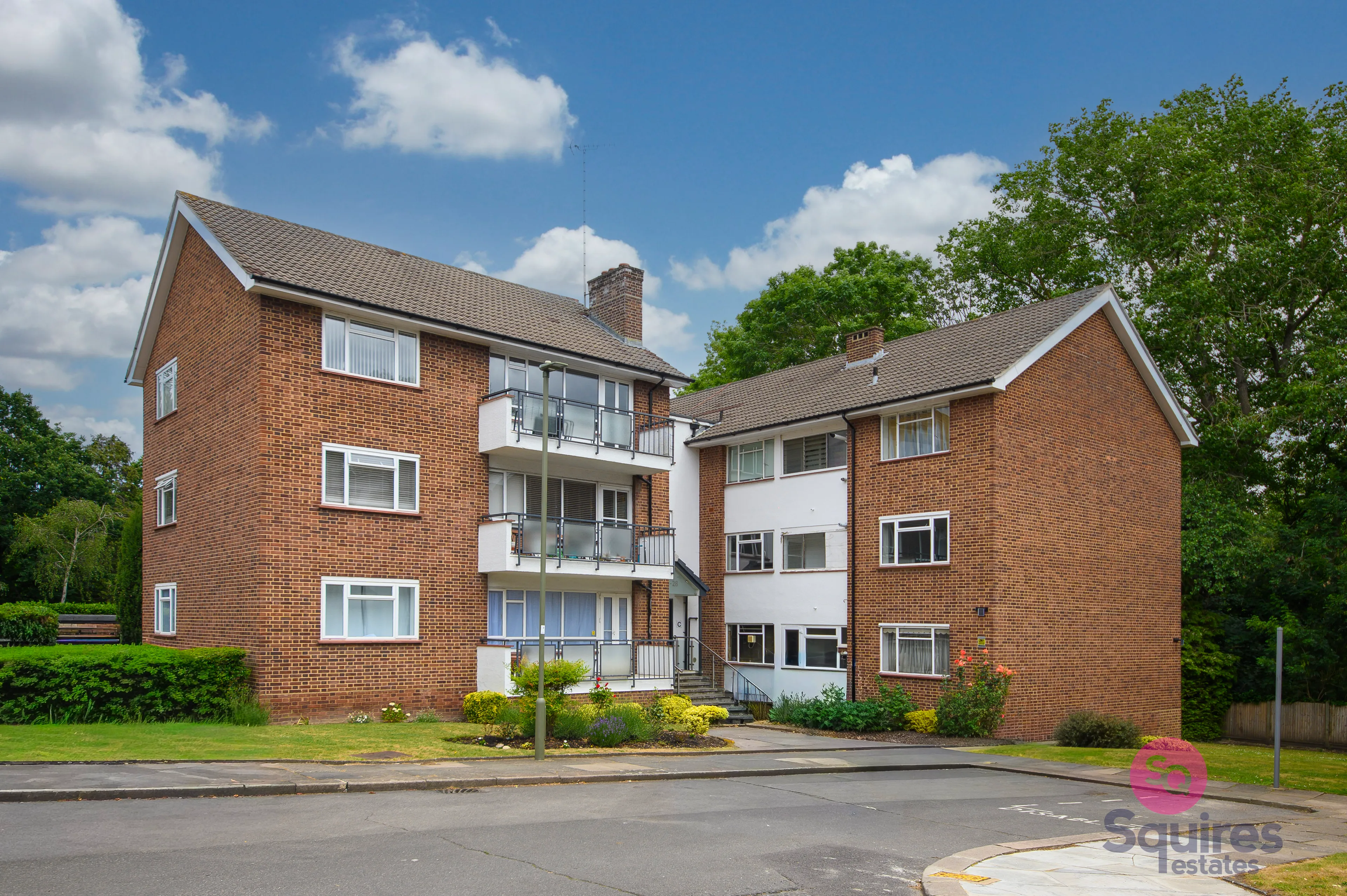Flat Freeland Park in Greater London