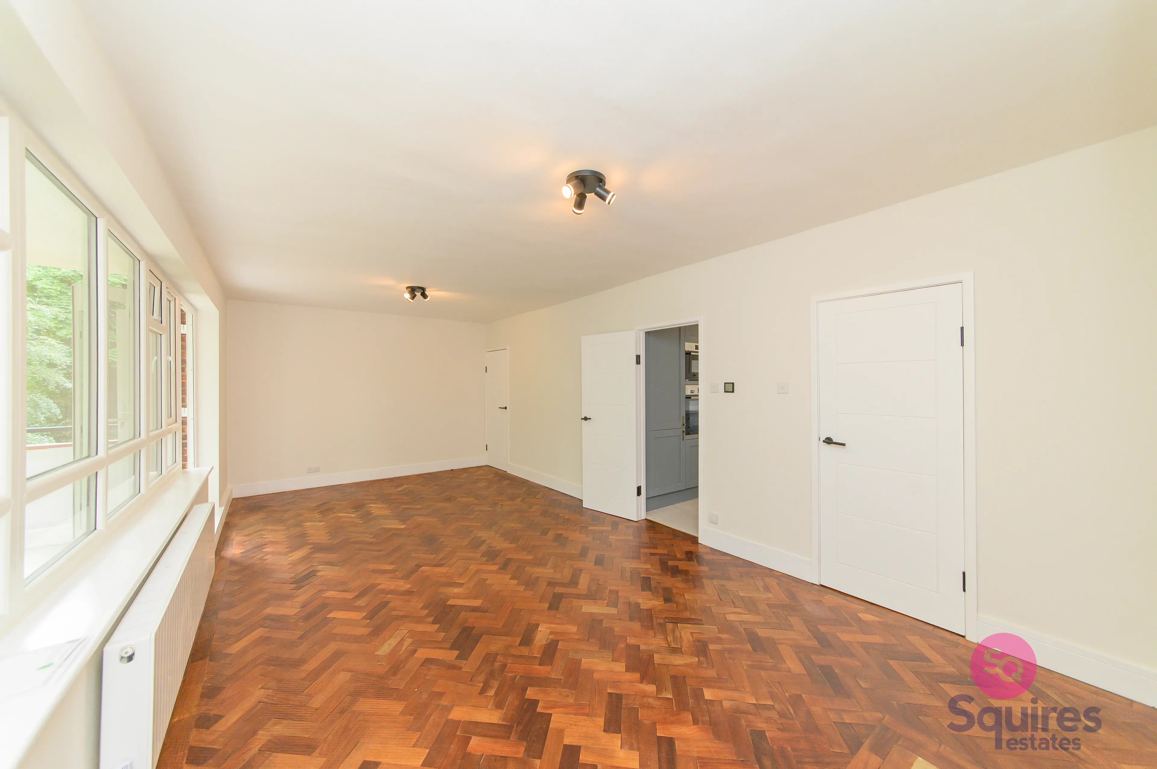 Flat Freeland Park in Greater London