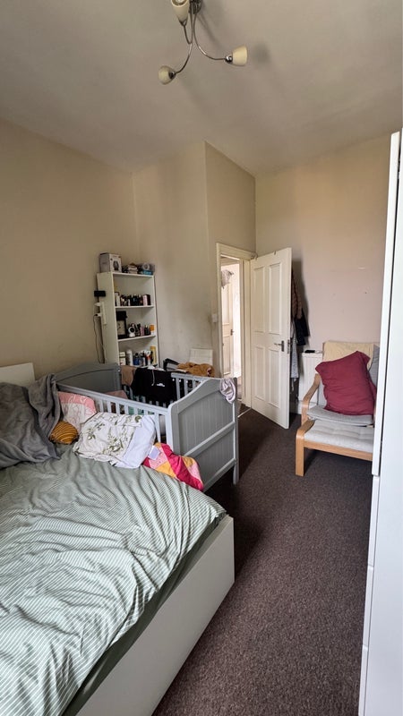 Room Vicarage Park in Greater London