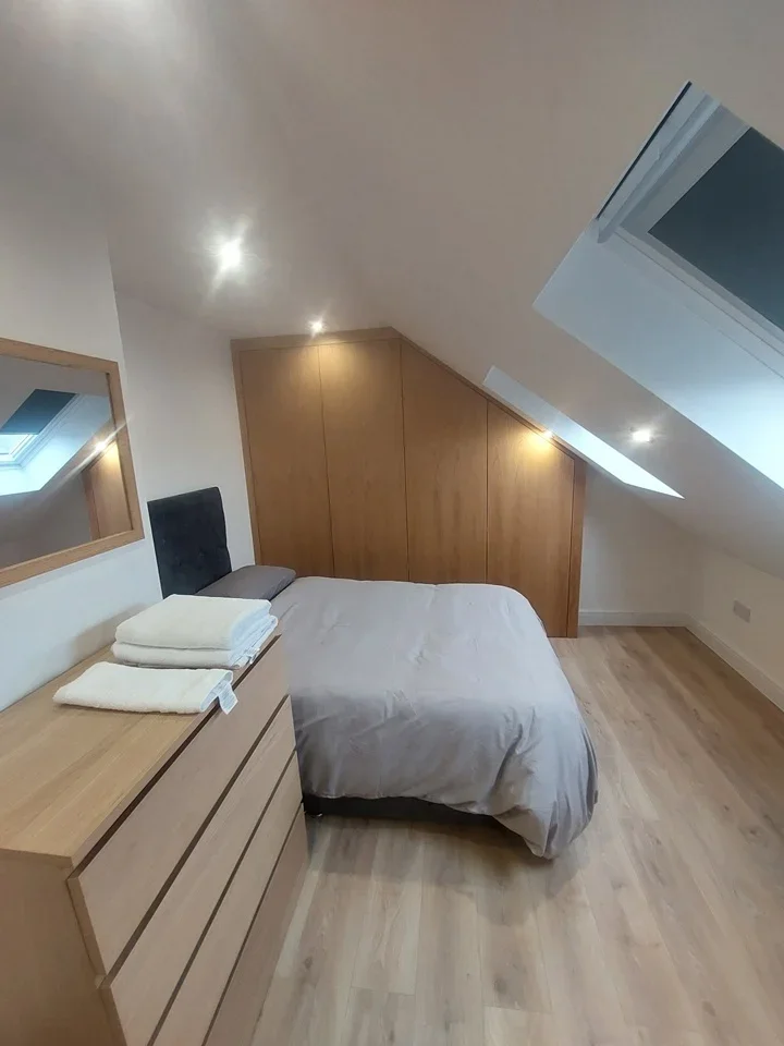 Room West Barnes Lane in Greater London