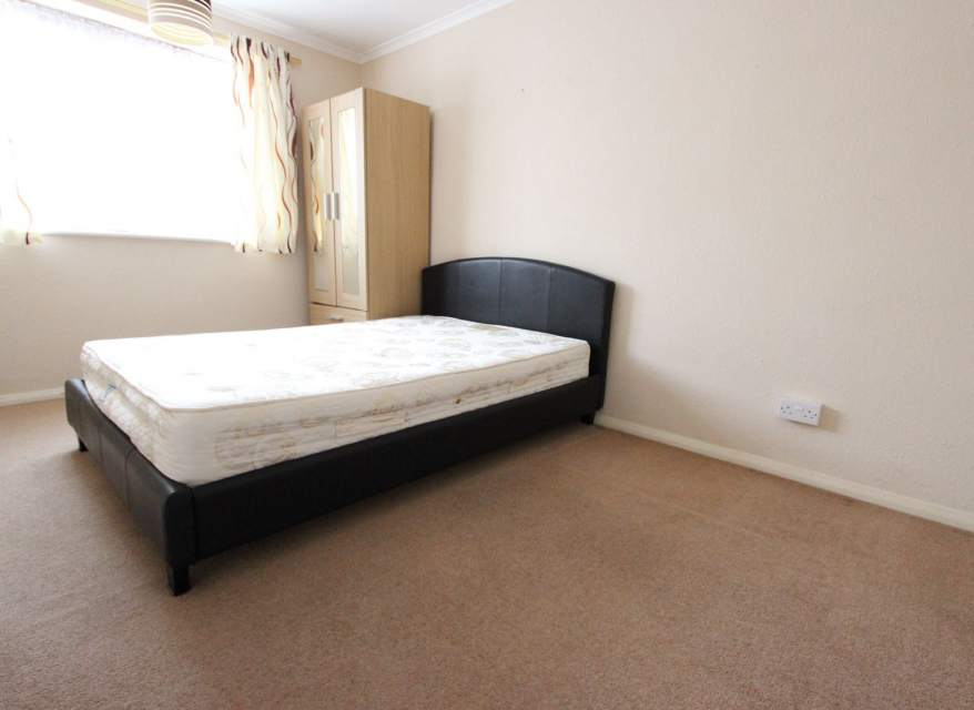 Flat Bramley Close in Greater London