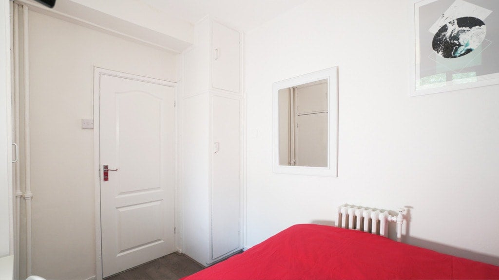 Room Mile End Road in Greater London
