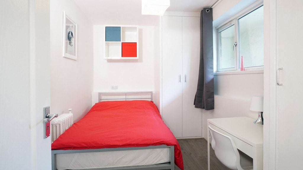 Room Mile End Road in Greater London