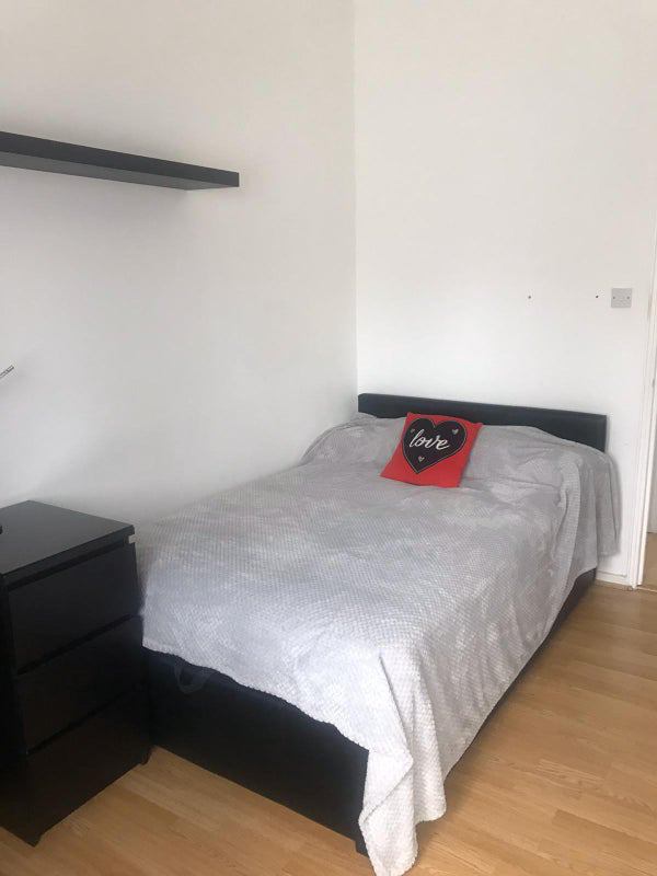 Room Grasmere Road in Greater London